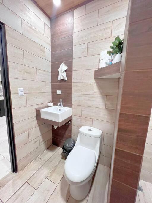Orange Apartment 5 Min Aeropuerto Juan Santamaria Alajuela Eksteriør billede